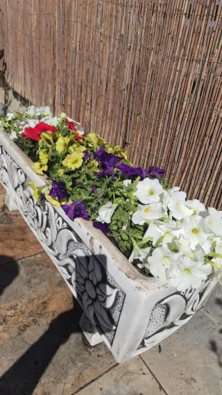 Jardinera de piedra como nueva