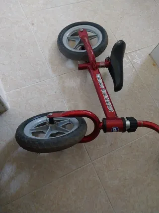Bici de equilibrio roja