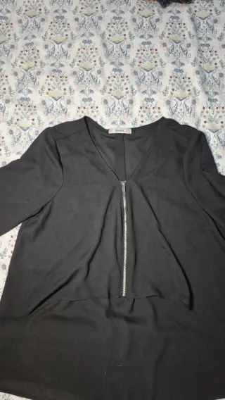 Blusa Bershka Negra Cremallera V-Neck Manga Larga