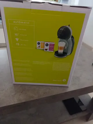 Cafetera Dolce Gusto Mini Me DeLonghi roja y blanc