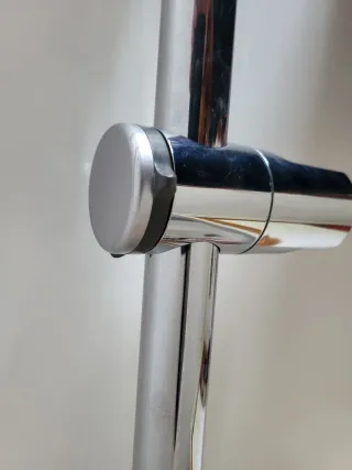 Barra ducha con soporte jabonera y colgador