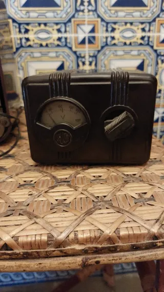 Radio de válvulas antigua Invicta