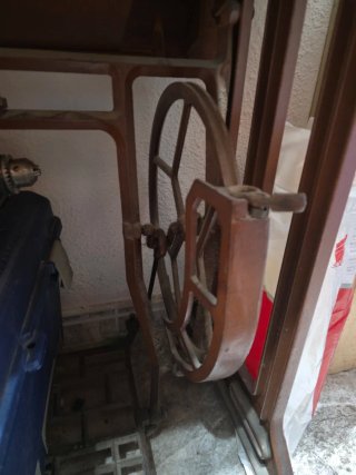 Máquina de coser Alfa Royale con mueble
