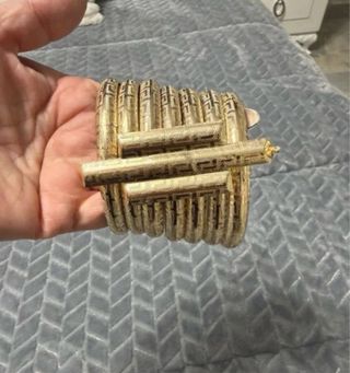 Pulseras doradas con grabado no se ponen feas