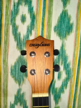 Ukelele Adulto UK-26