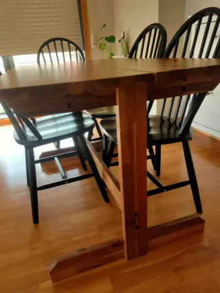 Mesa comedor. Madera acacia.