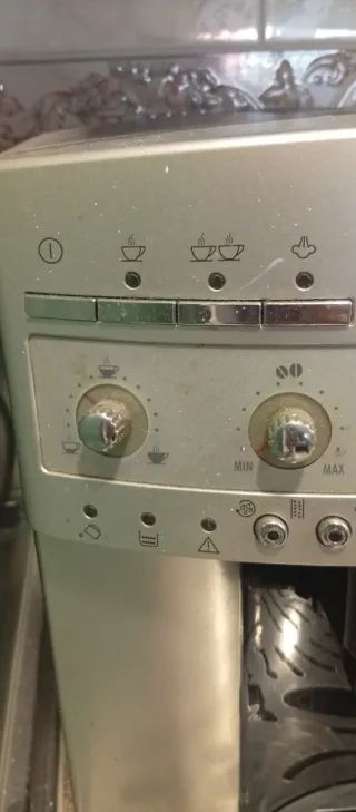 Cafetera DeLonghi Magnifica Plata