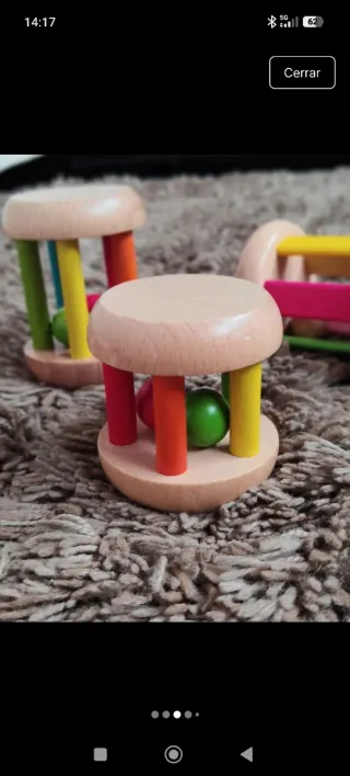 Juguete rodillo madera con bolas.
