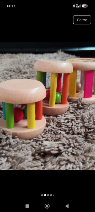 Juguete rodillo madera con bolas.