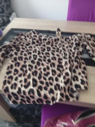 Elegante blusa con estampado de leopardo