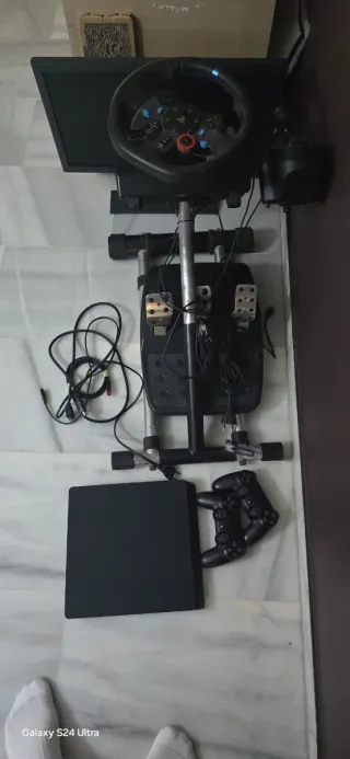 PS4 + Volante y Pedales Logitech