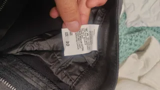 Pantalones efecto piel negros