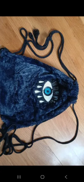 Mochila mediana con ojo bordado