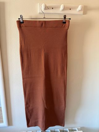 Falda tubo elástica marrón