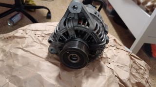Alternador Denso Hyundai con Bomba Hidráulica