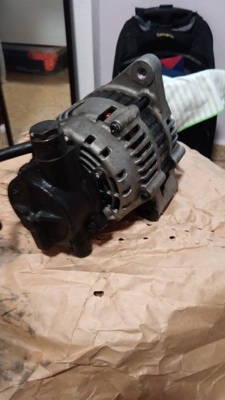 Alternador Denso Hyundai con Bomba Hidráulica
