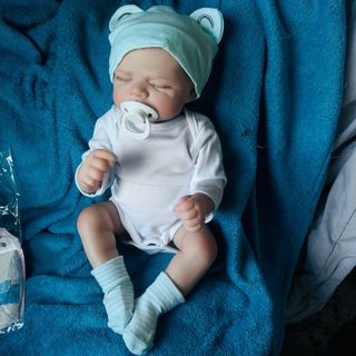 Muñeco tipo Reborn niño