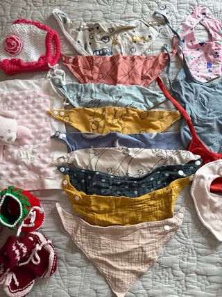 Lote baberos y Accesorios Bebé