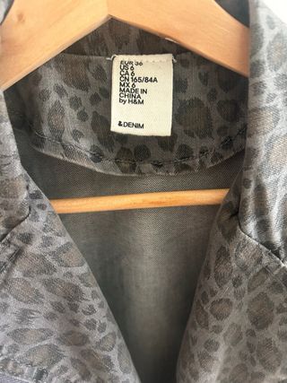 Chaqueta vaquera H&M leopardo Talla S