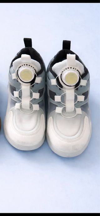 Zapatillas rosas con lineas blancas en 41 y 36/37