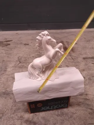 Figura caballo cerámica blanca
