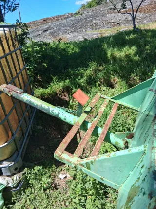 Remolque motocultor con basculante y freno