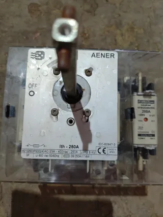 Interruptor Seccionador trifásico AENER 250A