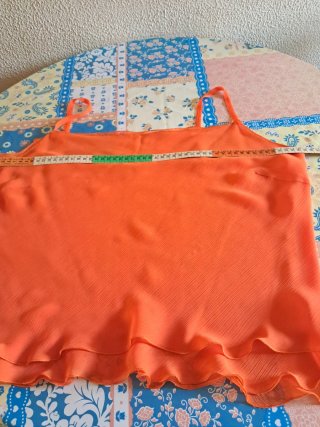 Conjunto Falda y Top Naranja el top tiene un peque