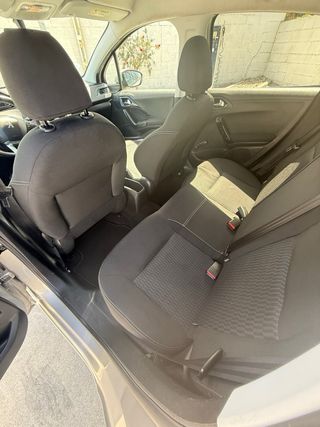 Peugeot 208 2016