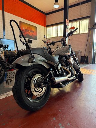 Respaldo Sissy Bar Harley Softail Street Bob