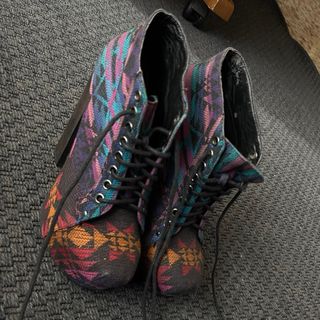 Botines tacón estampado étnico multicolor