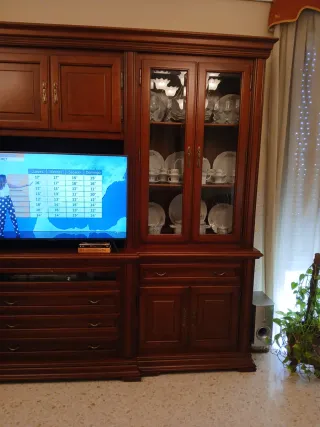 Mueble de madera prensada en color mogal