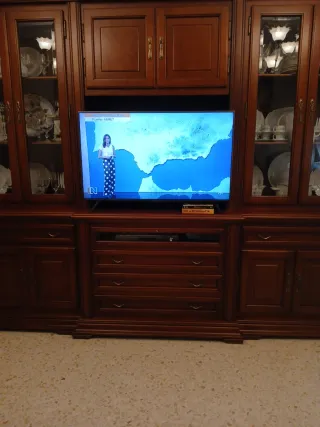 Mueble de madera prensada en color mogal