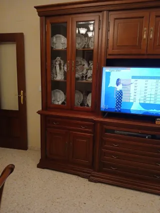 Mueble de madera prensada en color mogal