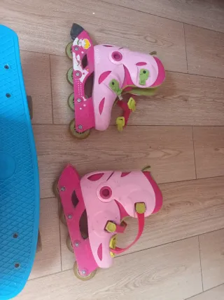 Pack de Patinete azul y Patines rosas