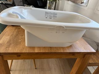 Bañera nueva con cambiador y reductor de regalo