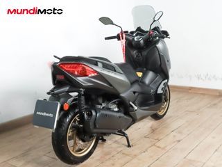 YAMAHA X-MAX 300 TECH MAX ABS