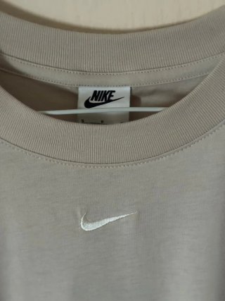 Camiseta Nike Beige Precio tienda: 50€