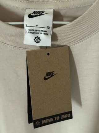 Camiseta Nike Beige Precio tienda: 50€