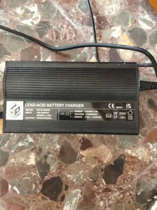 Silla de ruedas eléctrica, diseñada para facilitar