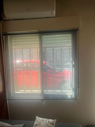 Ventana corredera  blanco 126x130cm con persiana
