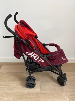 Silla de paseo roja y granate