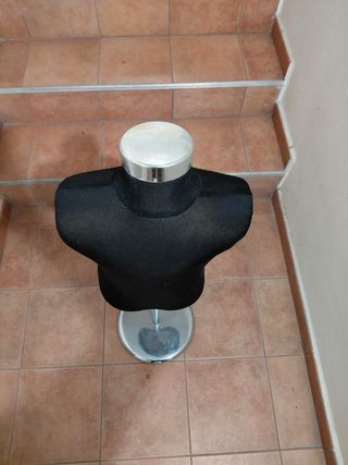 Maniquí infantil negro