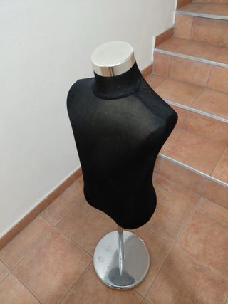 Maniquí infantil negro