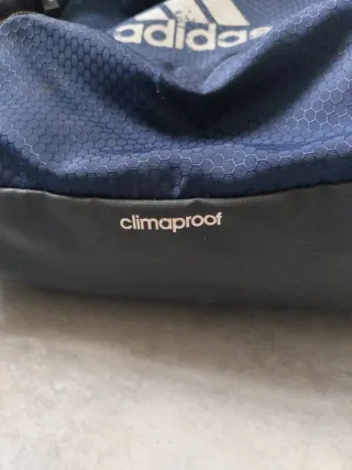 Mochila deportiva Adidas negra y azul