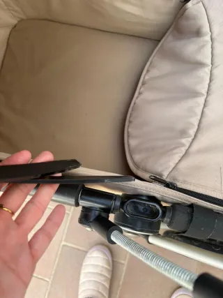 Cochecito de bebé color beige