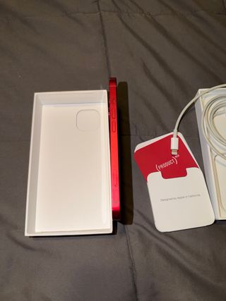 iPhone 13 Rojo + Caja y Cable Original
