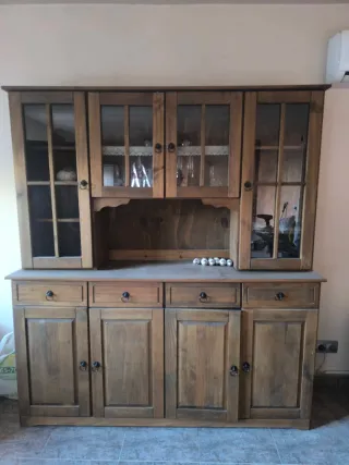 Mueble rústico madera maciza con vitrina