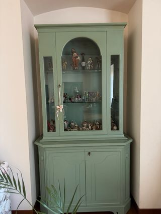 Vetrinetta in legno laccato verde