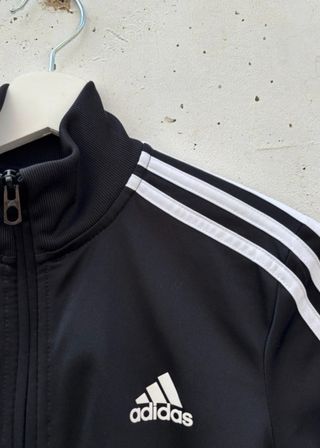Chaqueta Adidas Negra con Rayas Blancas